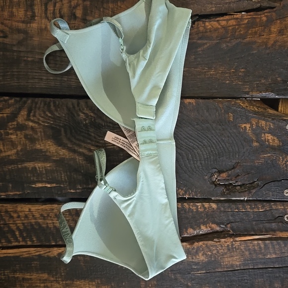 Victoria's Secret T shirt lightly lined wireless bra - Picture 2 of 3